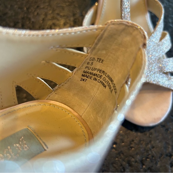 Blue by Betsey Johnson Sparkling Glitter Gold Heels 6.5 Women - Picture 6 of 6